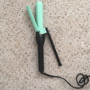 Harry Josh marcel curling iron